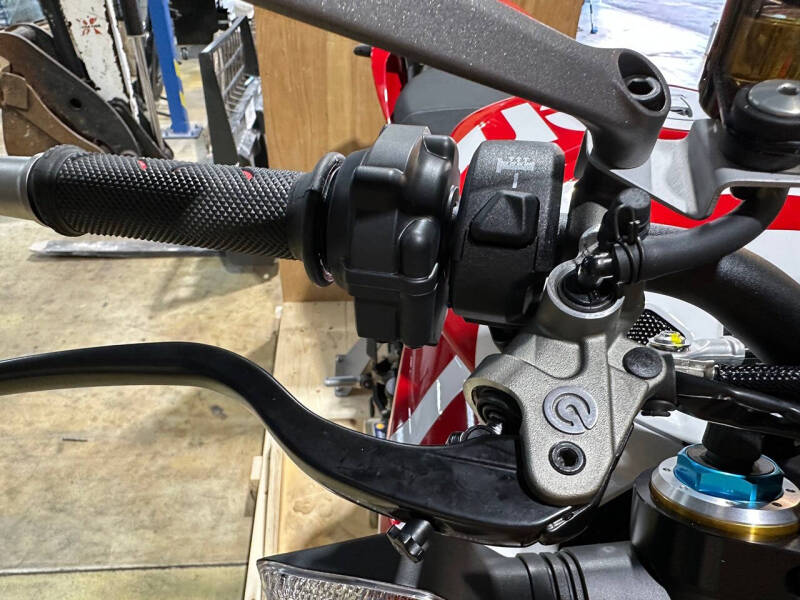 2025 Ducati Streetfighter V4 Supreme