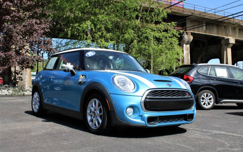 https://cdn05.carsforsale.com/7ed415b58833c070b61424fd914dd8ed/480x360/2015-mini-hardtop-2-door-cooper-s-2dr-hatchback.jpg