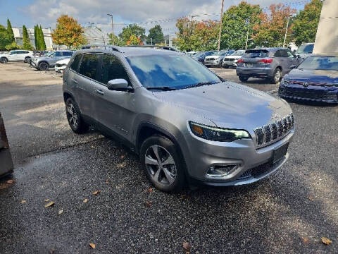 2019 Jeep Cherokee for sale at BETTER BUYS AUTO INC in East Windsor CT