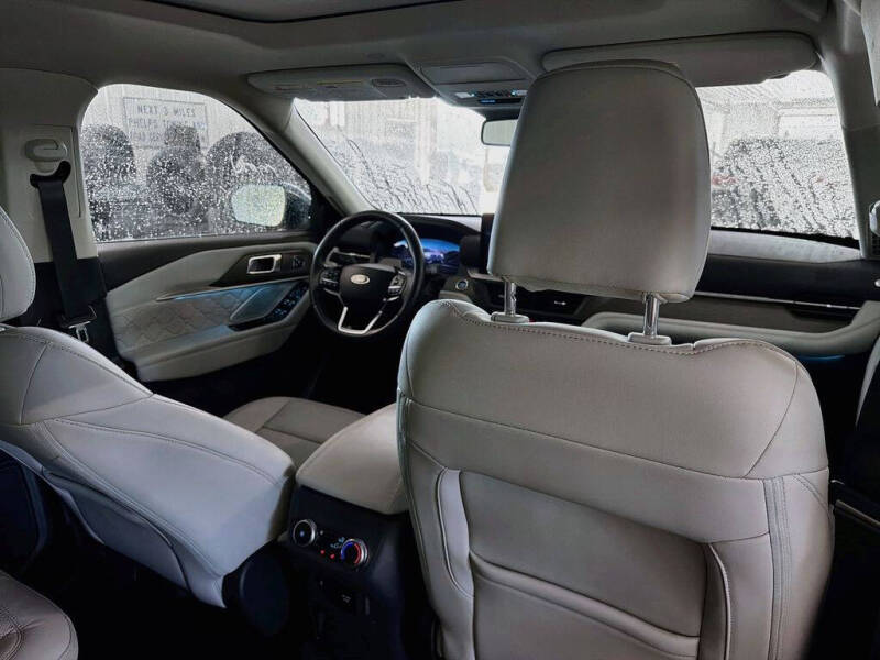 2025 Ford Explorer Platinum