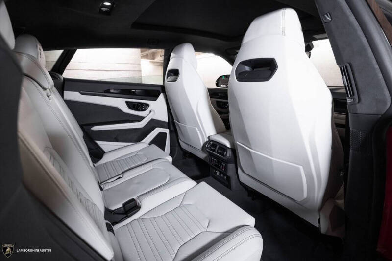 2025 Lamborghini Urus SE