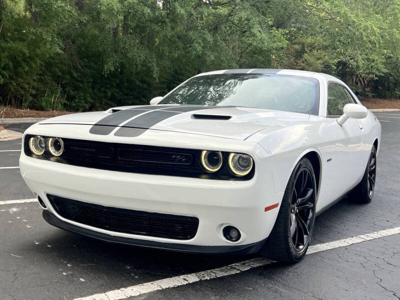 2017 Dodge Challenger R/T Plus's photo