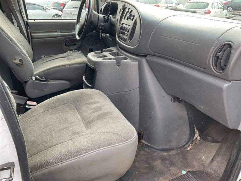 2004 Ford E-Series E-250