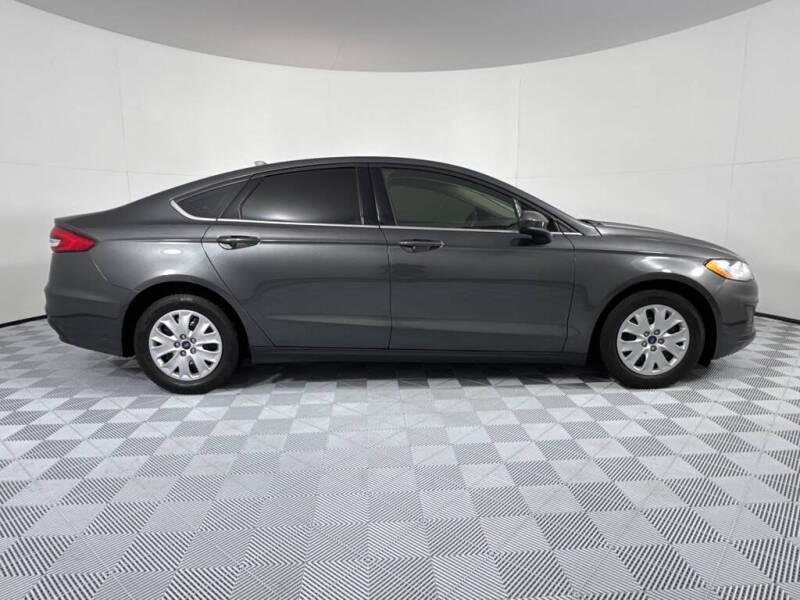 2020 Ford Fusion S photo 4