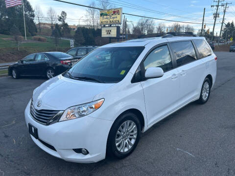 2014 Toyota Sienna XLE 8-Passenger