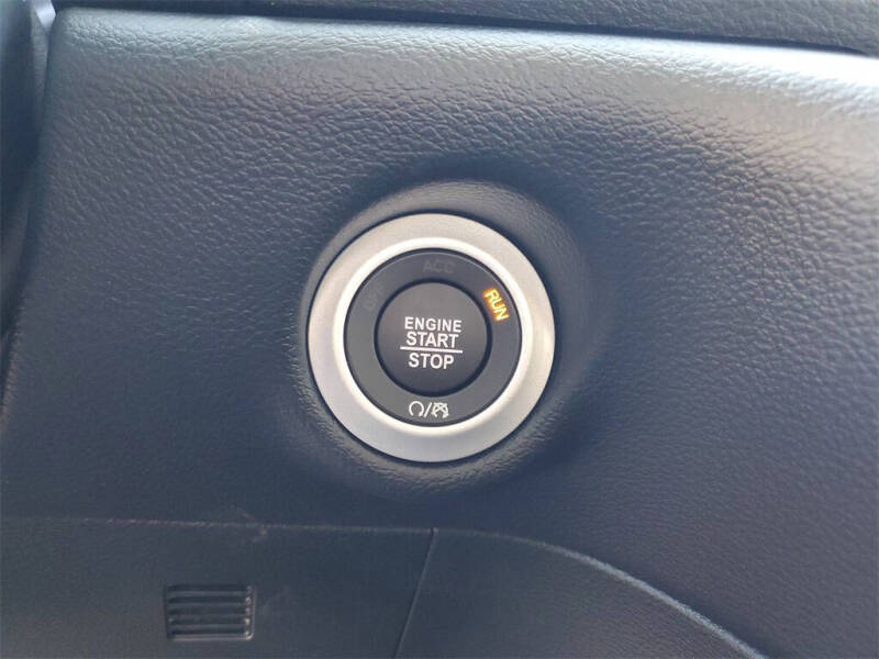 2025 Chrysler Voyager LX