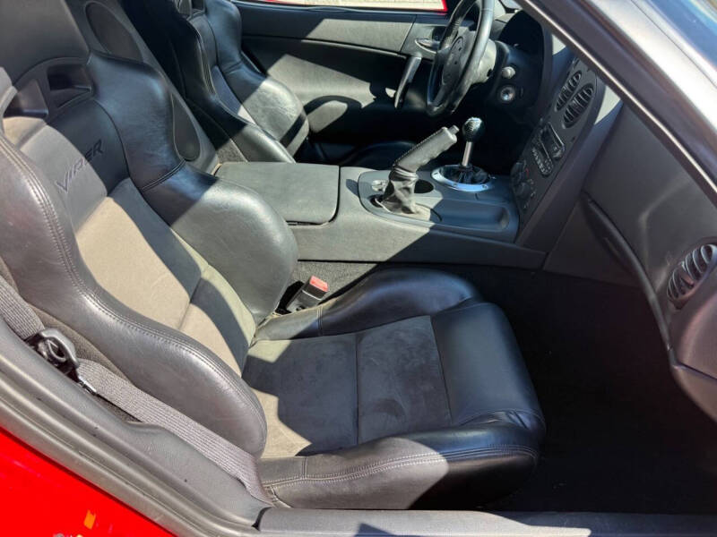 2004 Dodge Viper SRT-10