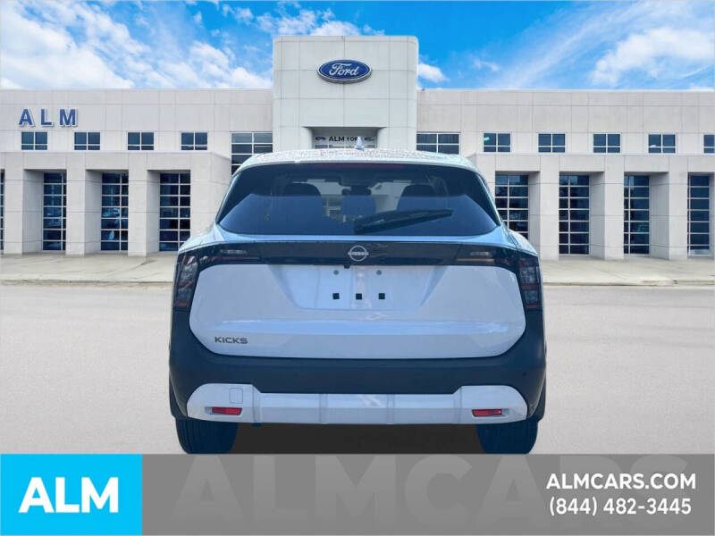 2025 Nissan Kicks SV