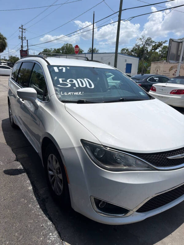 2017 Chrysler Pacifica Touring-L