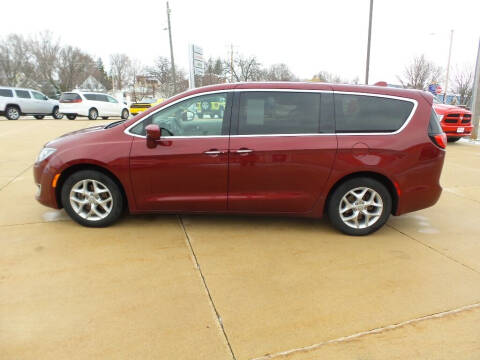 2018 Chrysler Pacifica for sale at WAYNE HALL CHRYSLER JEEP DODGE in Anamosa IA