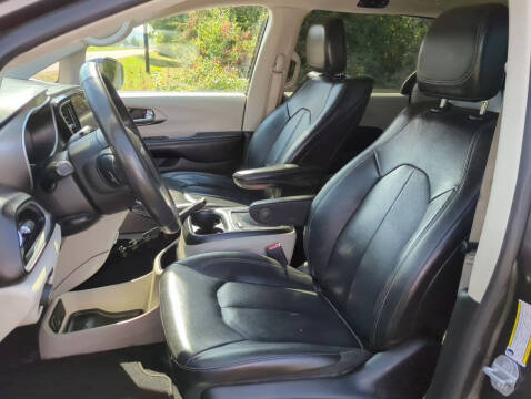 2022 Chrysler Pacifica Hybrid Touring L