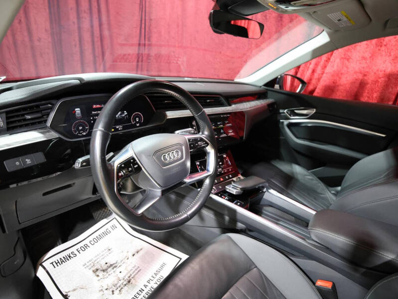 2021 Audi e-tron quattro Premium