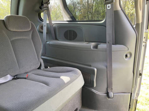 2005 Chrysler Town and Country LX