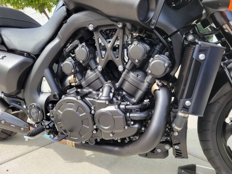 2020 Yamaha VMAX Matte Raven Black