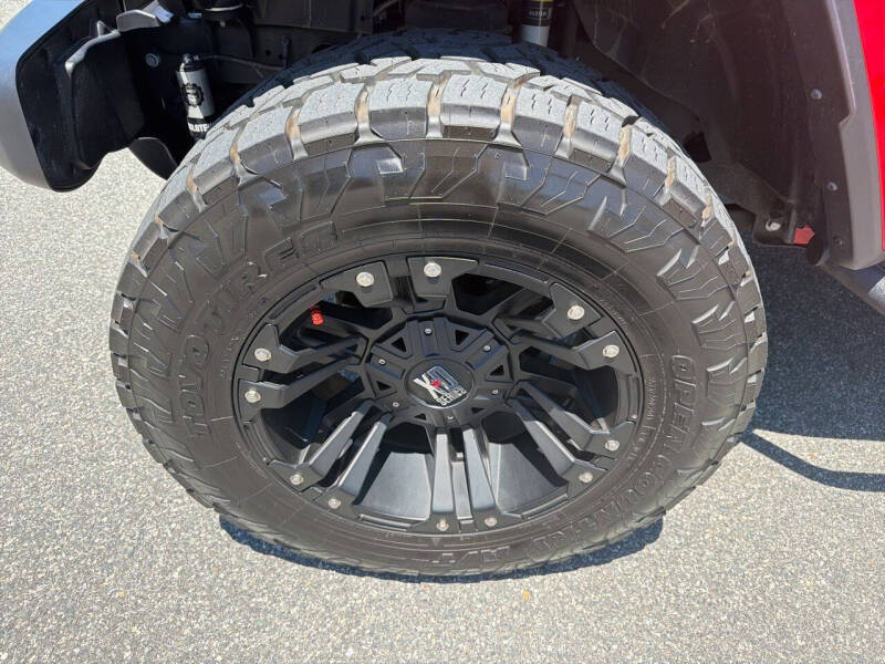 2025 Jeep Gladiator NightHawk