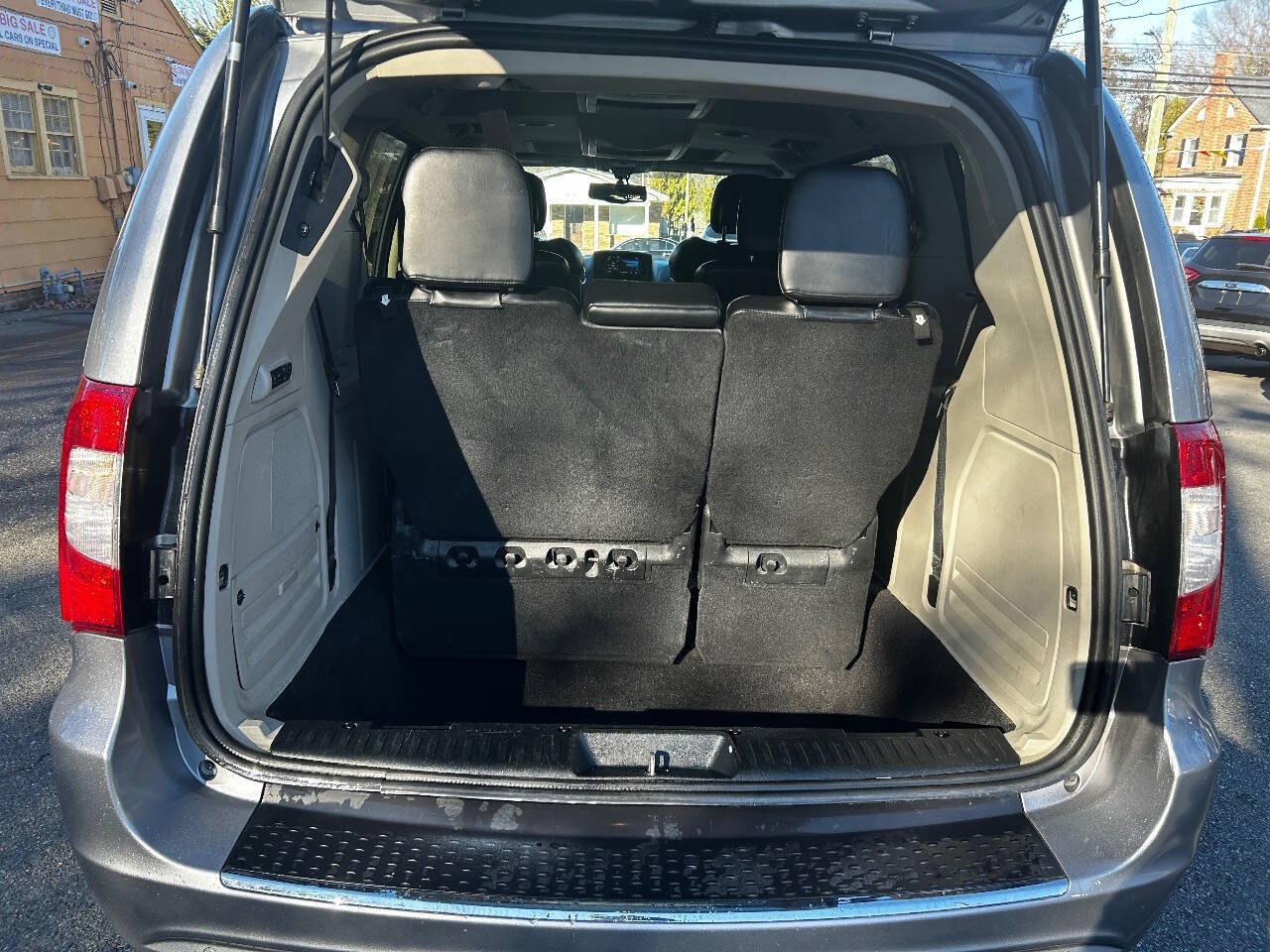 ChryslerTown and Country5