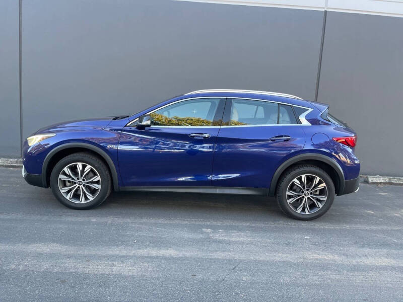2017 Infiniti QX30 Premium