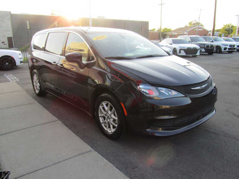 2022 Chrysler Voyager LX