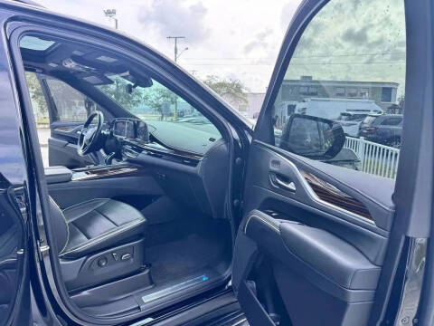 2023 Cadillac Escalade ESV Premium Luxury