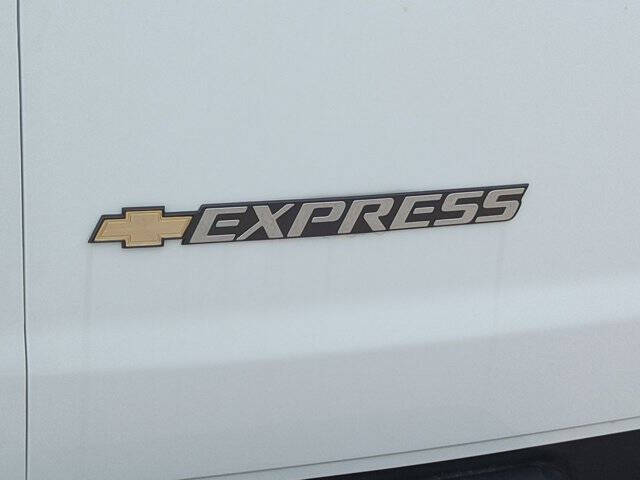 2025 Chevrolet Express 2500