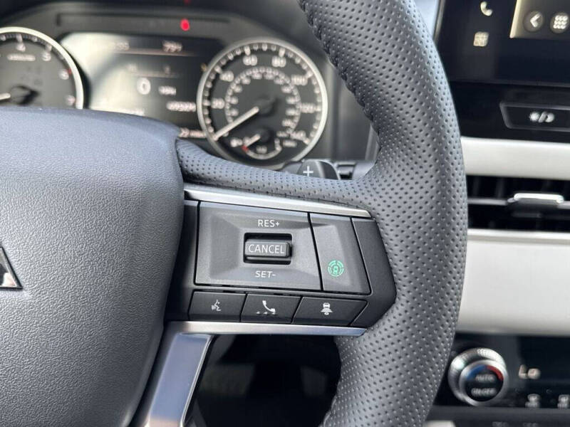 2025 Mitsubishi Outlander SE