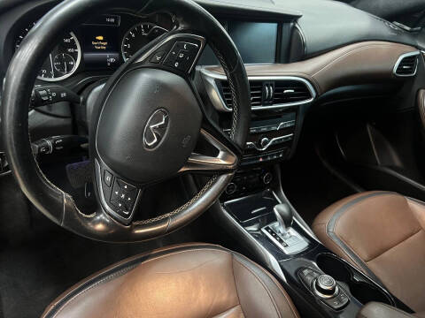 2017 Infiniti QX30 Premium