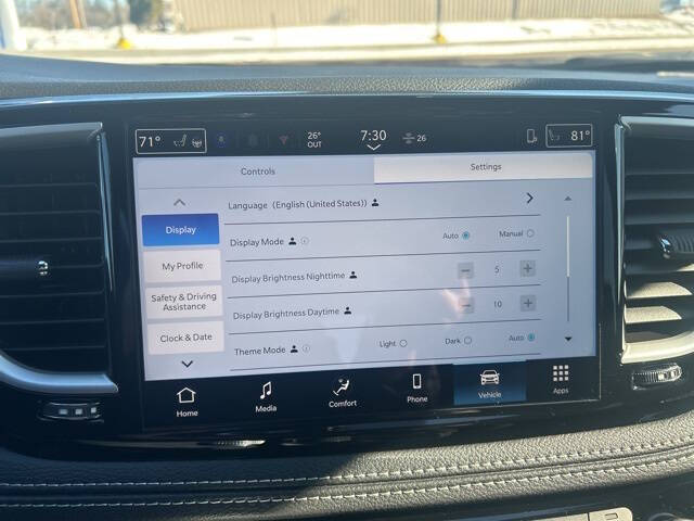 2026 Chrysler Pacifica Select