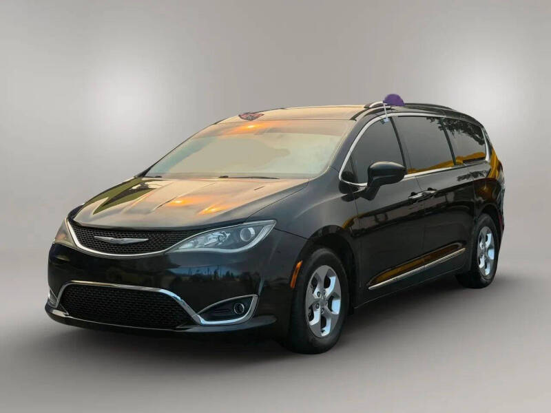 2017 Chrysler Pacifica Touring-L Plus