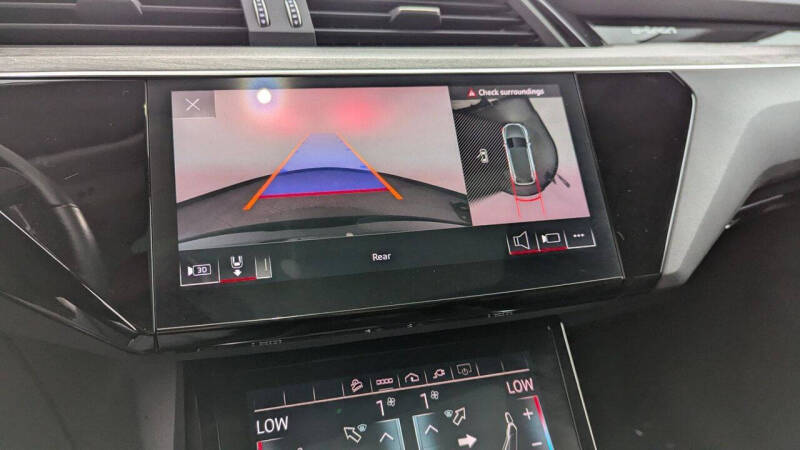 2021 Audi e-tron quattro Premium