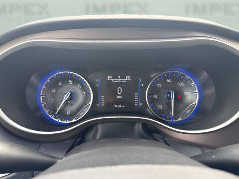 2022 Chrysler Voyager LX