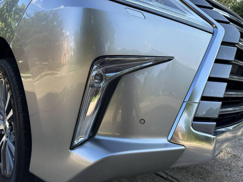 2019 Lexus LX 570 Three-Row