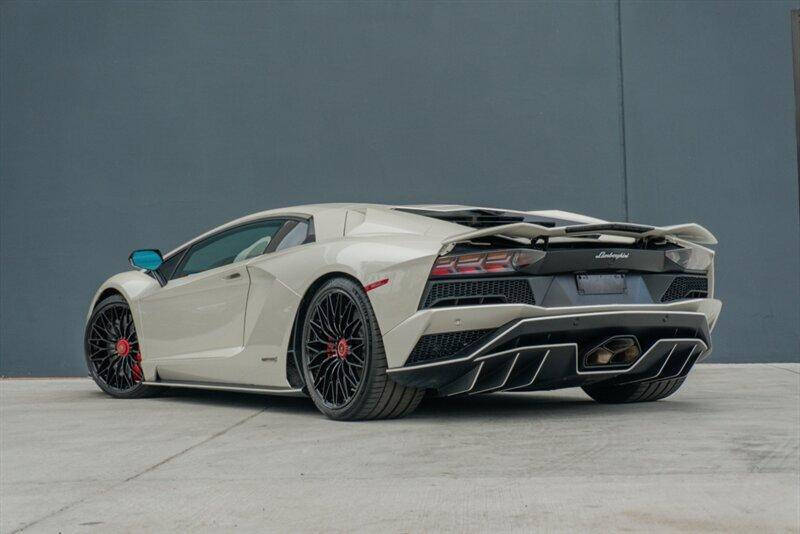 2017 Lamborghini Aventador LP 740-4 S