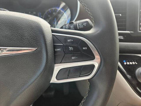 2022 Chrysler Voyager LX