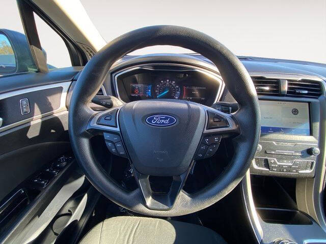 2020 Ford Fusion SE