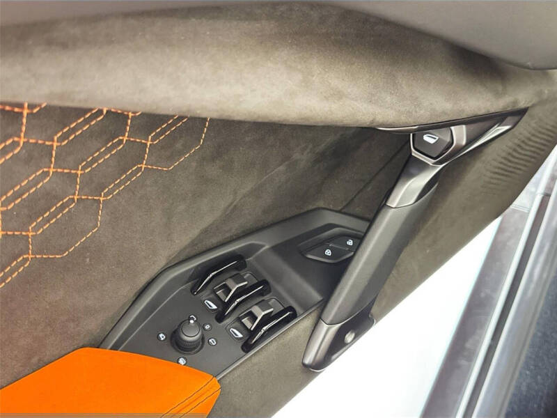 2024 Lamborghini Revuelto