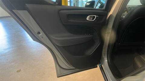 2025 Volvo XC40 B5 Core Bright Theme