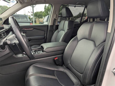 2024 Honda Pilot EX-L w/Rear Captain's Chairs