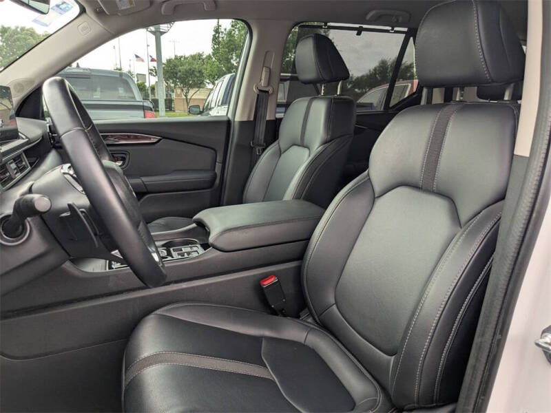 2024 Honda Pilot EX-L w/Rear Captain's Chairs