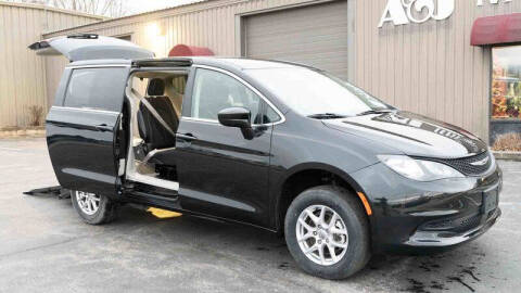 2022 Chrysler Voyager LX