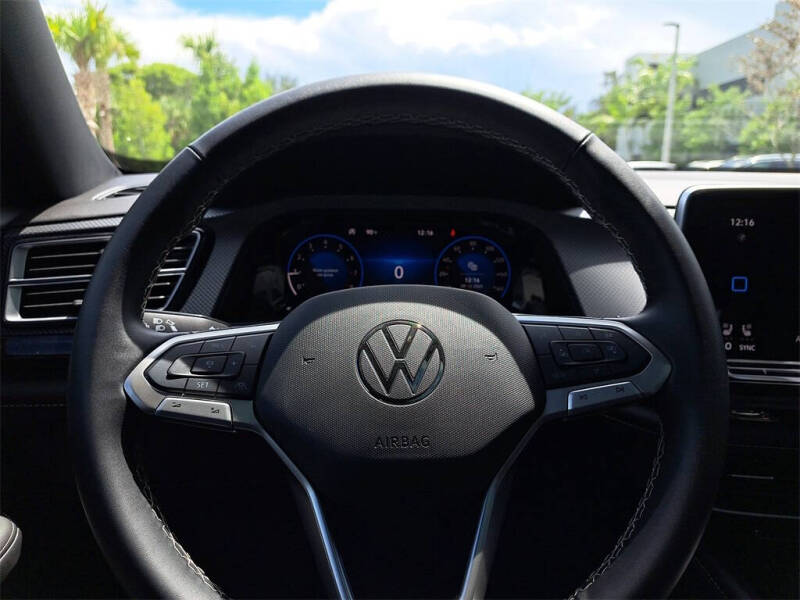 2025 Volkswagen Atlas Cross Sport SEL 4Motion