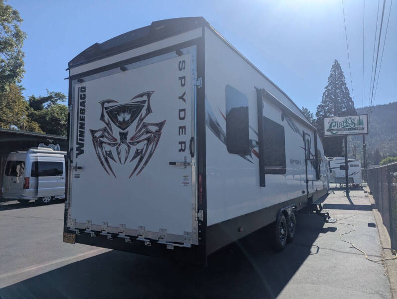 2017 Winnebago Spyder 28SC / 34ft