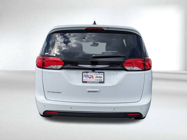 2026 Chrysler Voyager LX