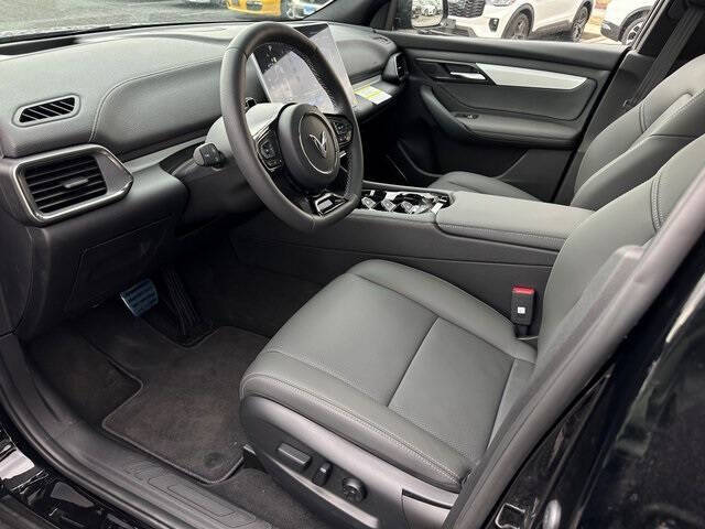 2025 VinFast VF8 Plus