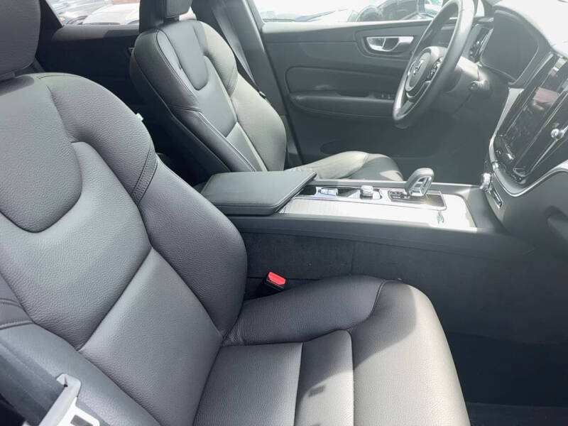 2025 Volvo XC60 T8 Plus Dark Theme