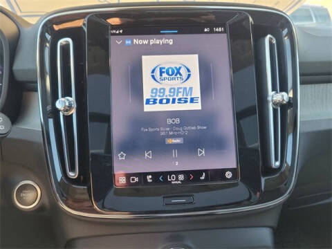 2023 Volvo XC40 B5 Plus Dark Theme