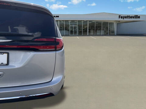 2026 Chrysler Pacifica Select
