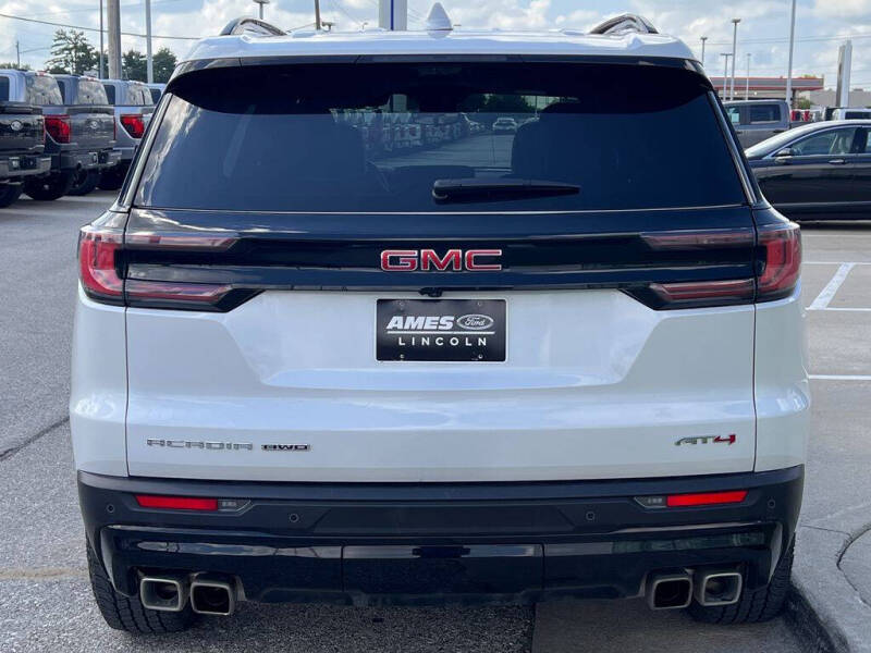2024 GMC Acadia AT4
