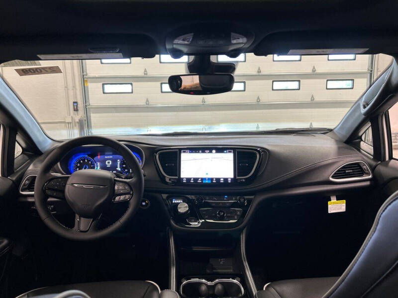 2027 Chrysler Pacifica Limited