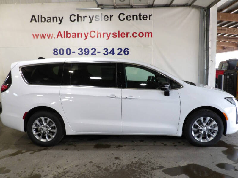 2027 Chrysler Pacifica Select