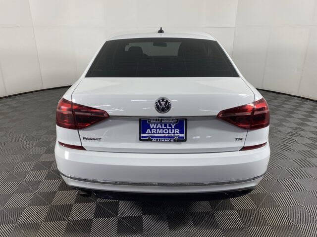 2017 Volkswagen Passat 1.8T R-Line